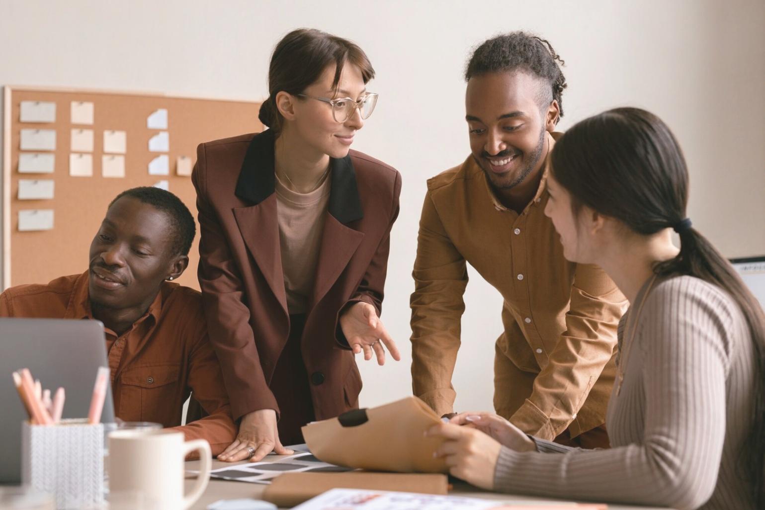 Profesionales en sesión de formación empresarial